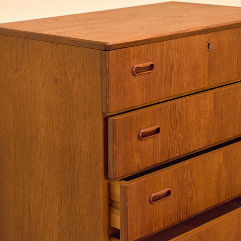 Danish chest of drawers in teak by Arne Vodder
