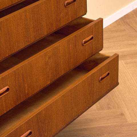Danish chest of drawers in teak by Arne Vodder