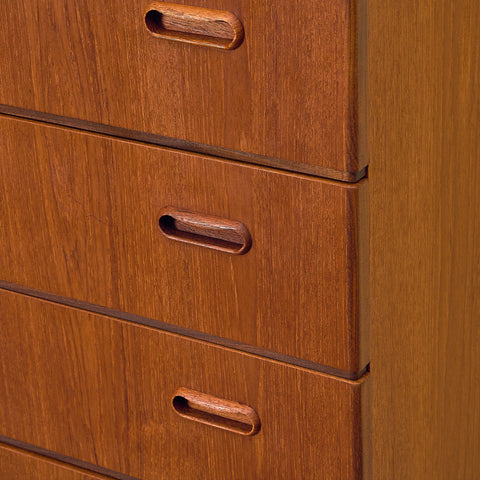 Danish chest of drawers in teak by Arne Vodder