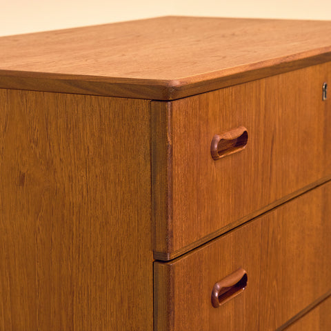 Danish chest of drawers in teak by Arne Vodder