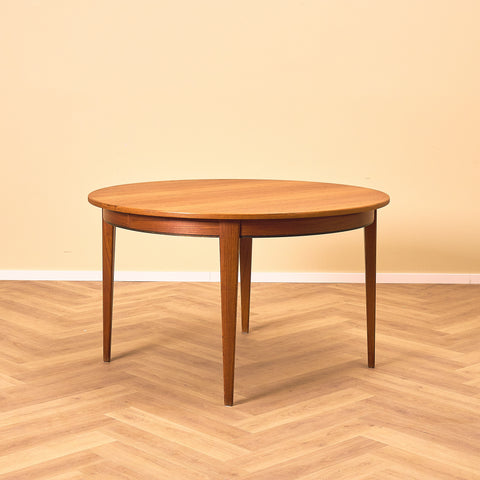 Danish round dining table in teak, model 55, by Omann Jun
