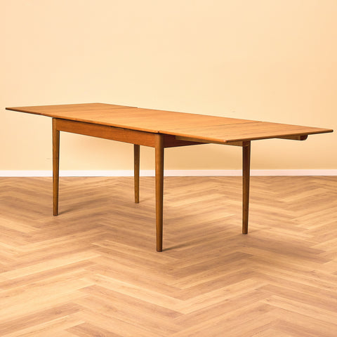 Danish rectangular dining table in teak and oak
