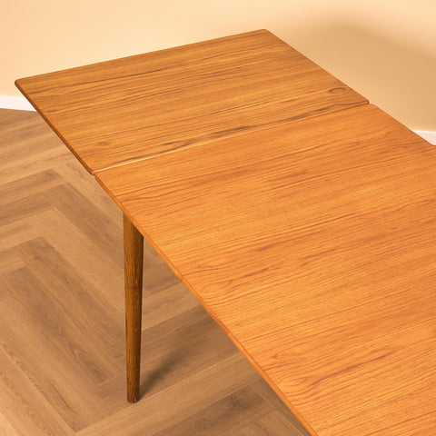 Danish rectangular dining table in teak and oak