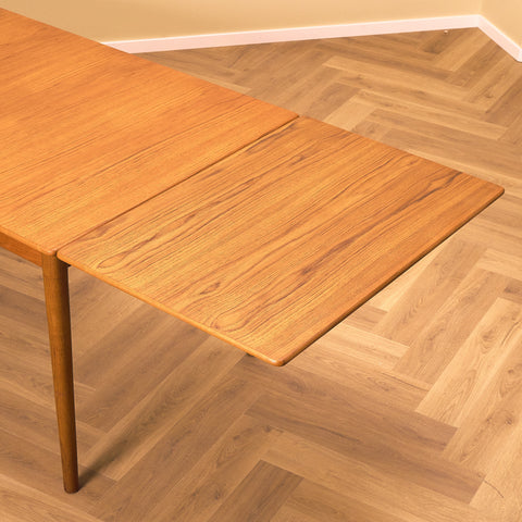Danish rectangular dining table in teak and oak