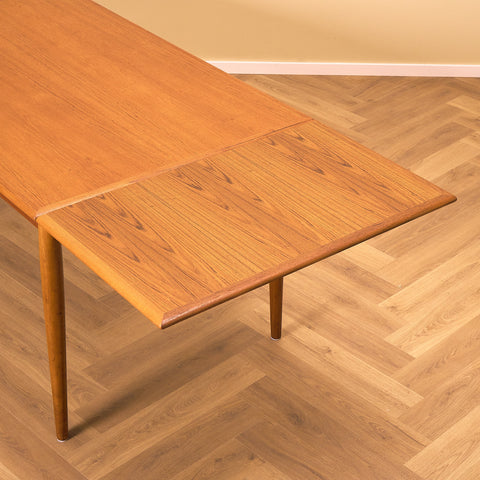 Danish dining table in teak and beech