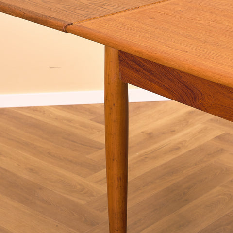 Danish dining table in teak and beech