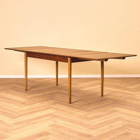 Danish rectangular dining table in teak and oak