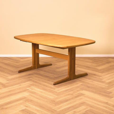 Danish oval dining table in oak by Skovby Møbelfabrik