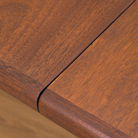 Danish oval dining table in mahogany by Skovby Møbelfabrik