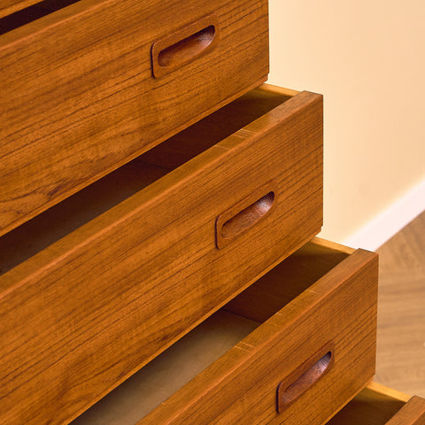 Danish chest of drawers in teak