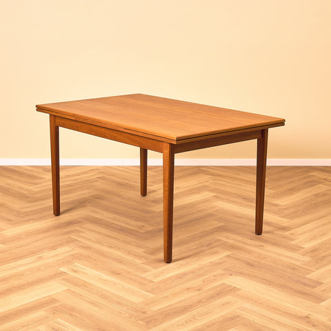 Danish dining table in teak