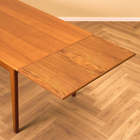Danish dining table in teak