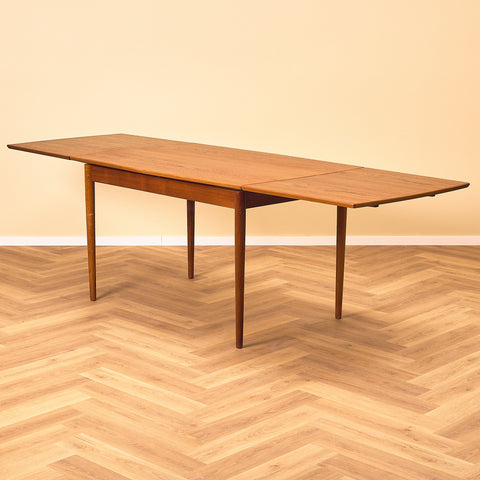 Danish dining table in teak