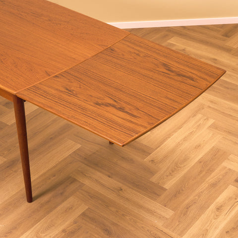 Danish dining table in teak