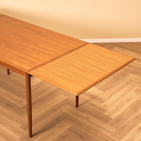 Danish dining table in teak