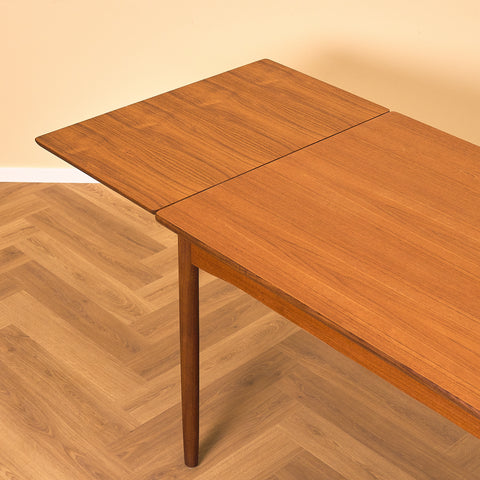 Danish dining table in teak