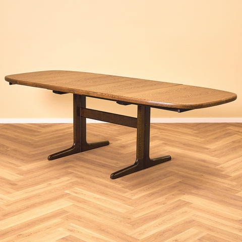 Danish oval dining table in oak by Skovby Møbelfabrik