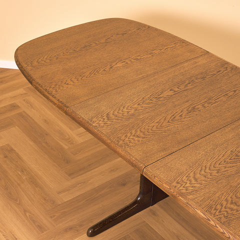 Danish oval dining table in oak by Skovby Møbelfabrik