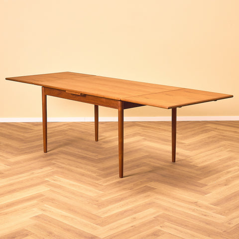 Danish dining table in teak