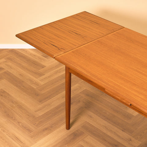 Danish dining table in teak