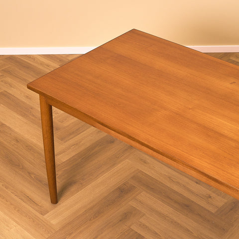 Danish dining table in teak and oak