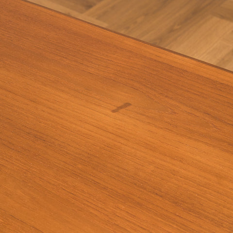 Danish dining table in teak and oak