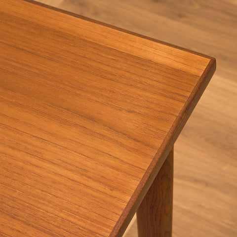 Danish dining table in teak and oak
