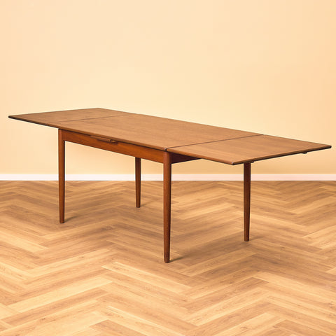 Danish dining table in teak