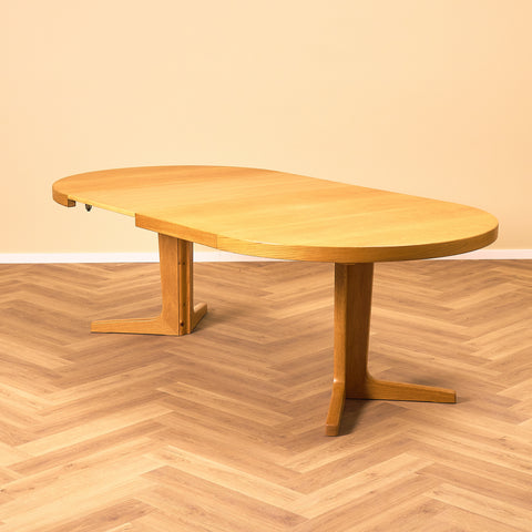 Danish round dining table in oak by V.S Andersen
