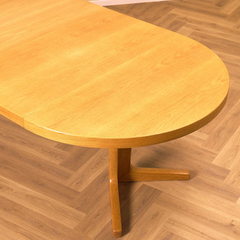 Danish round dining table in oak by V.S Andersen