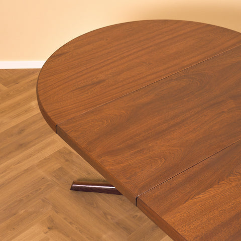 Danish round dining table in mahogany by Farstrup