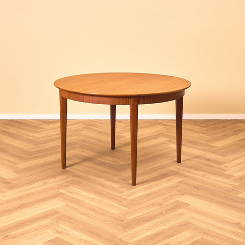 missing extension boards, hopefully will arrive with delivery, the table has a mark, Soro Mobelfabrik Danish round dining table in teak