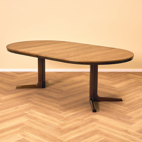 Danish round dining table in oak by Farstrup