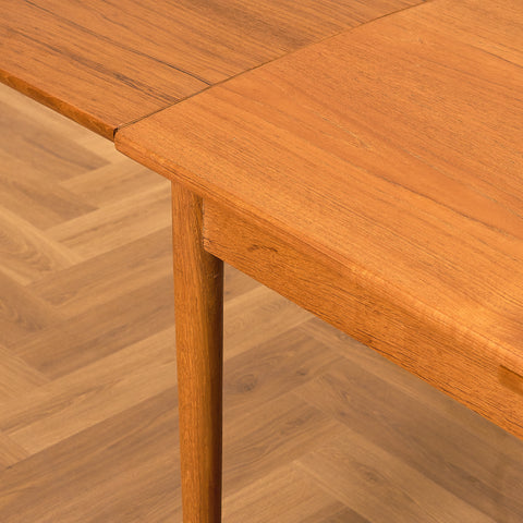 Danish dining table in teak and oak