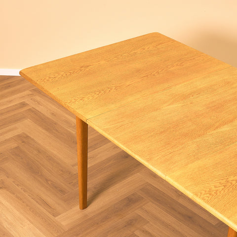 Swedish rectangular dining table in oak, model 'Calmare nyckel' by Carl Malmsten