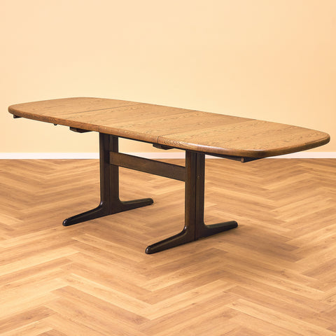 Danish oval dining table in oak by Skovby Møblefabrik