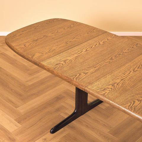 Danish oval dining table in oak by Skovby Møblefabrik