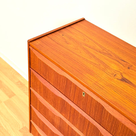 Danish chest of drawers in teak