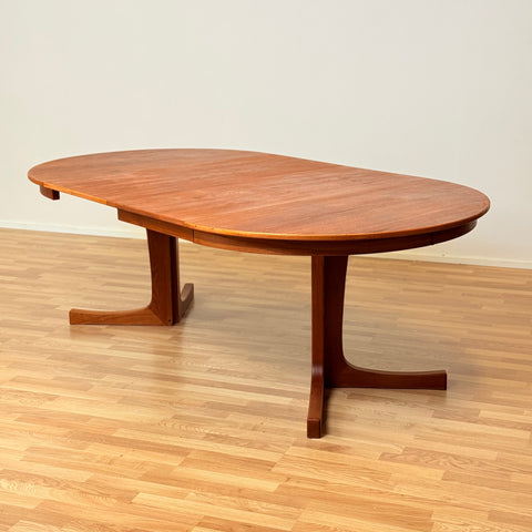 Danish round dining table in teak