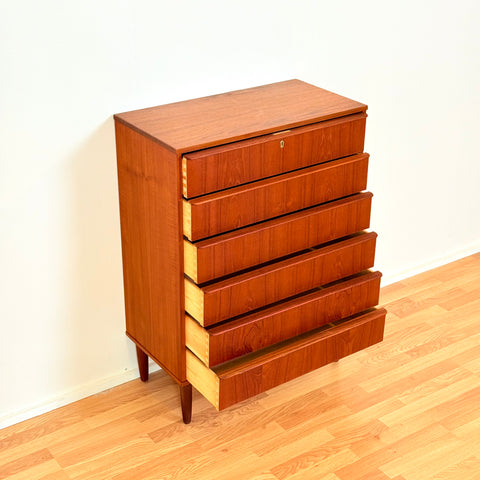 Danish chest of drawers in teak
