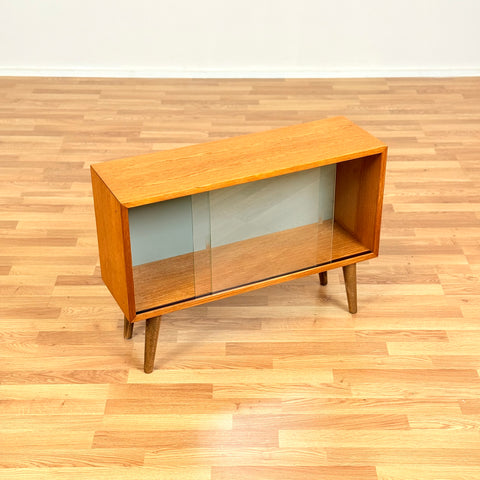 Small bookshelf in oak