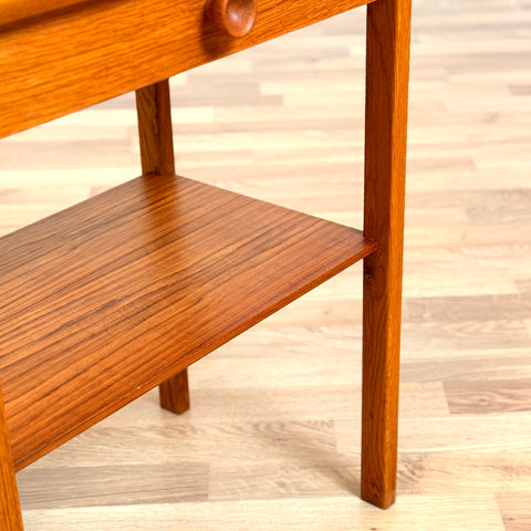 Side table in teak