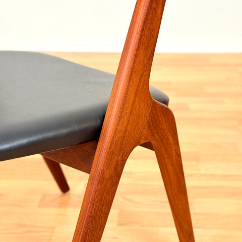 Danish set of 2+2 dining chairs in teak by Johannes Andersen