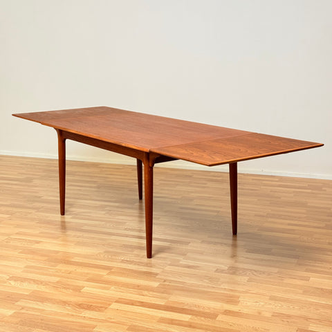 Danish rectangular dining table in teak by Omann Jun møbelfabrik a/s