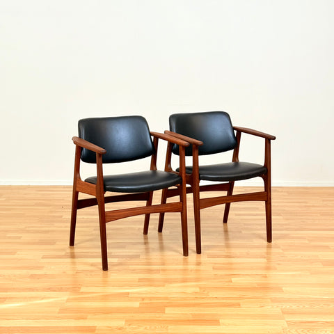 Danish set of 2 dining armchairs in walnut by Arne Vodder for Vamo Furniture Factory, model "Lene"
