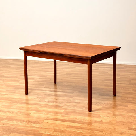 Danish dining table in teak