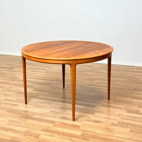 Rare large round dining table in walnut "Diamant" by Bertil Fridhagen for Bodafors