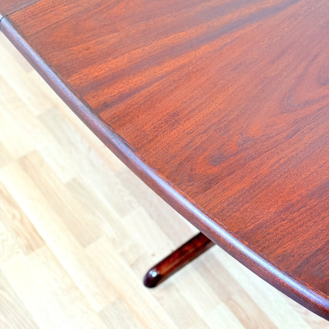 Danish oval dining table in mahogany by Skovby Møbelfabrik