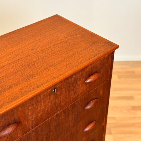 Danish chest of drawers in teak wood