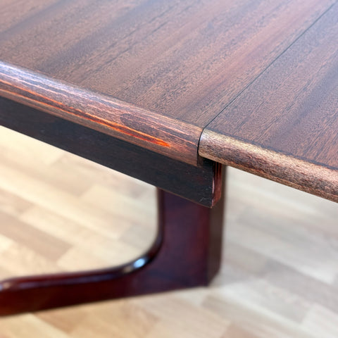 Danish oval dining table in mahogany